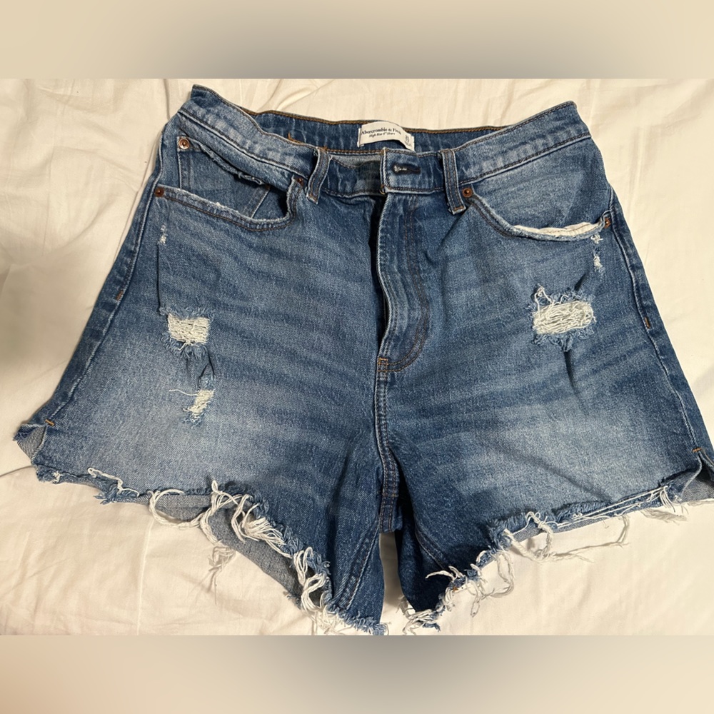 Abercrombie high rise 4” shorts